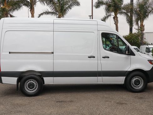 Used 2025 Mercedes-Benz Sprinter 2500 image 10
