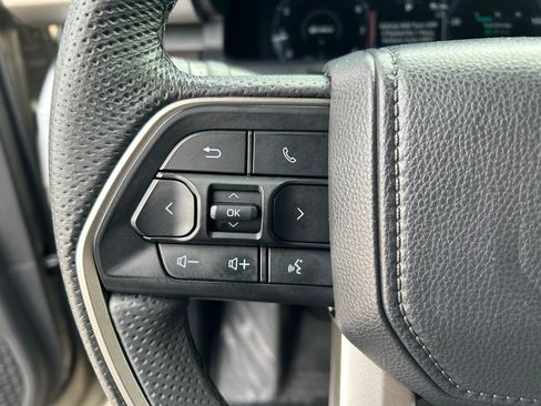 Used 2025 Toyota Tacoma TRD Sport AWD/4WD image 15