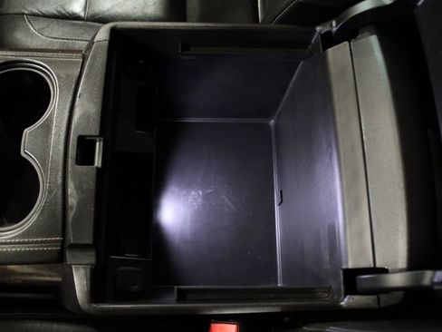 Used 2018 Chevrolet Suburban LT image 32