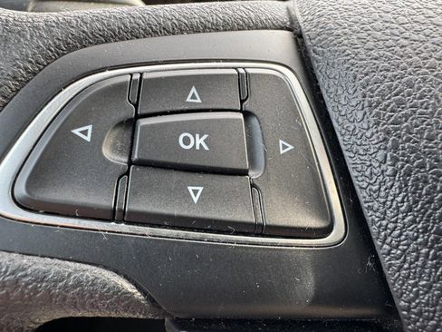 Used 2016 Ford Focus SE w/ SE Power Seat Package image 17