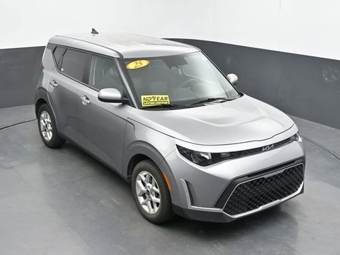Used 2025 Kia Soul LX w/ LX Technology Package FWD image 34