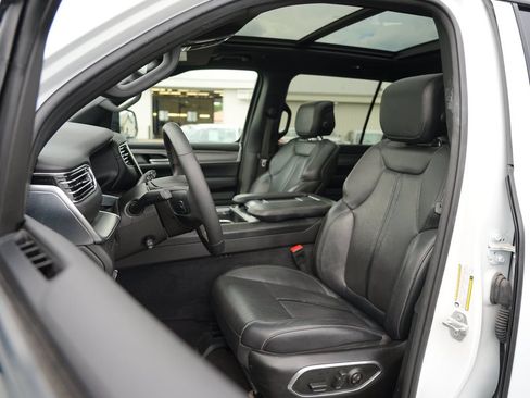 Used 2024 Jeep Wagoneer Series II AWD/4WD image 12