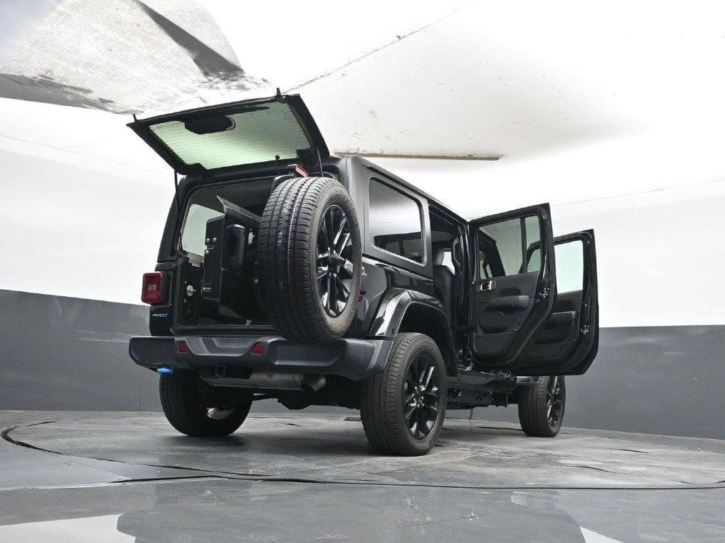 Used 2023 Jeep Wrangler Unlimited Sahara AWD/4WD image 45