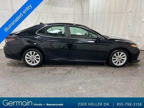 Used 2022 Toyota Camry LE image 11