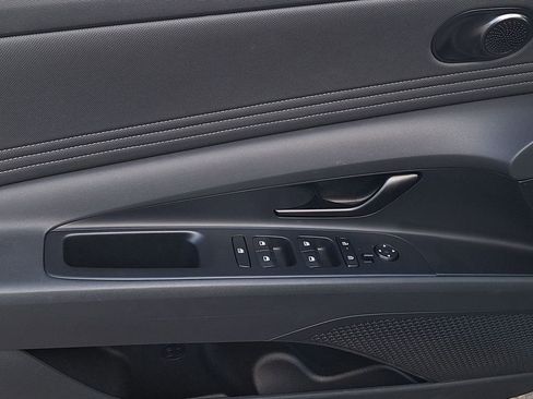 New 2025 Hyundai Elantra SEL image 9