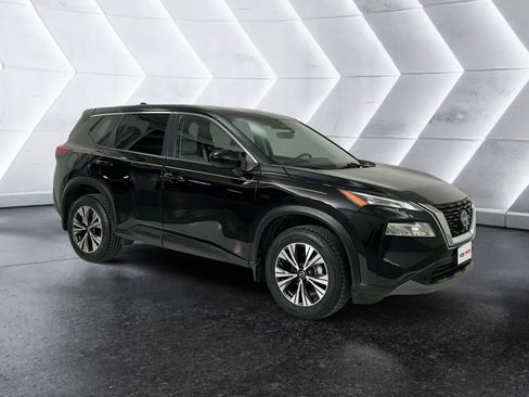 Used 2023 Nissan Rogue SV image 1