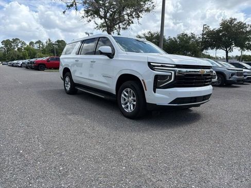 Used 2025 Chevrolet Suburban LS RWD image 1