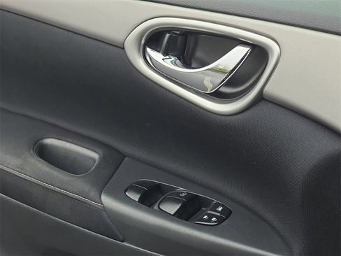Used 2015 Nissan Sentra S image 25