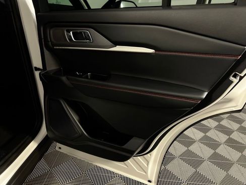 Used 2025 Ford Explorer ST-Line w/ Premium Package image 32