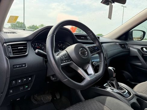 Used 2019 Nissan Rogue SV w/ Premium Package FWD image 9