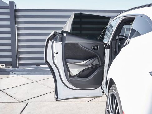 Used 2025 Aston Martin DBX 707 image 41