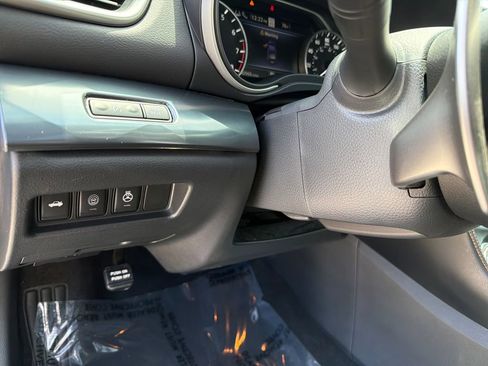 Used 2022 Nissan Maxima SR w/ Sport Mat Group FWD image 20