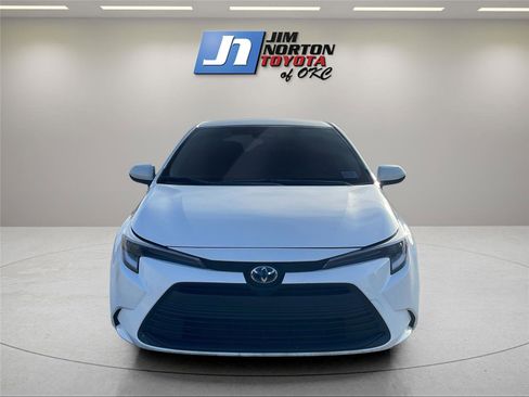 Used 2024 Toyota Corolla LE image 2