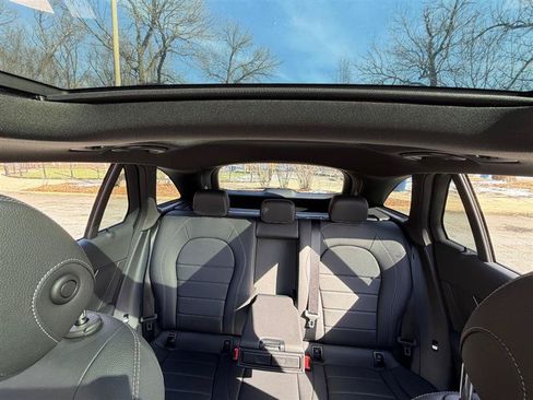 Used 2018 Mercedes-Benz GLC 300 4MATIC image 36