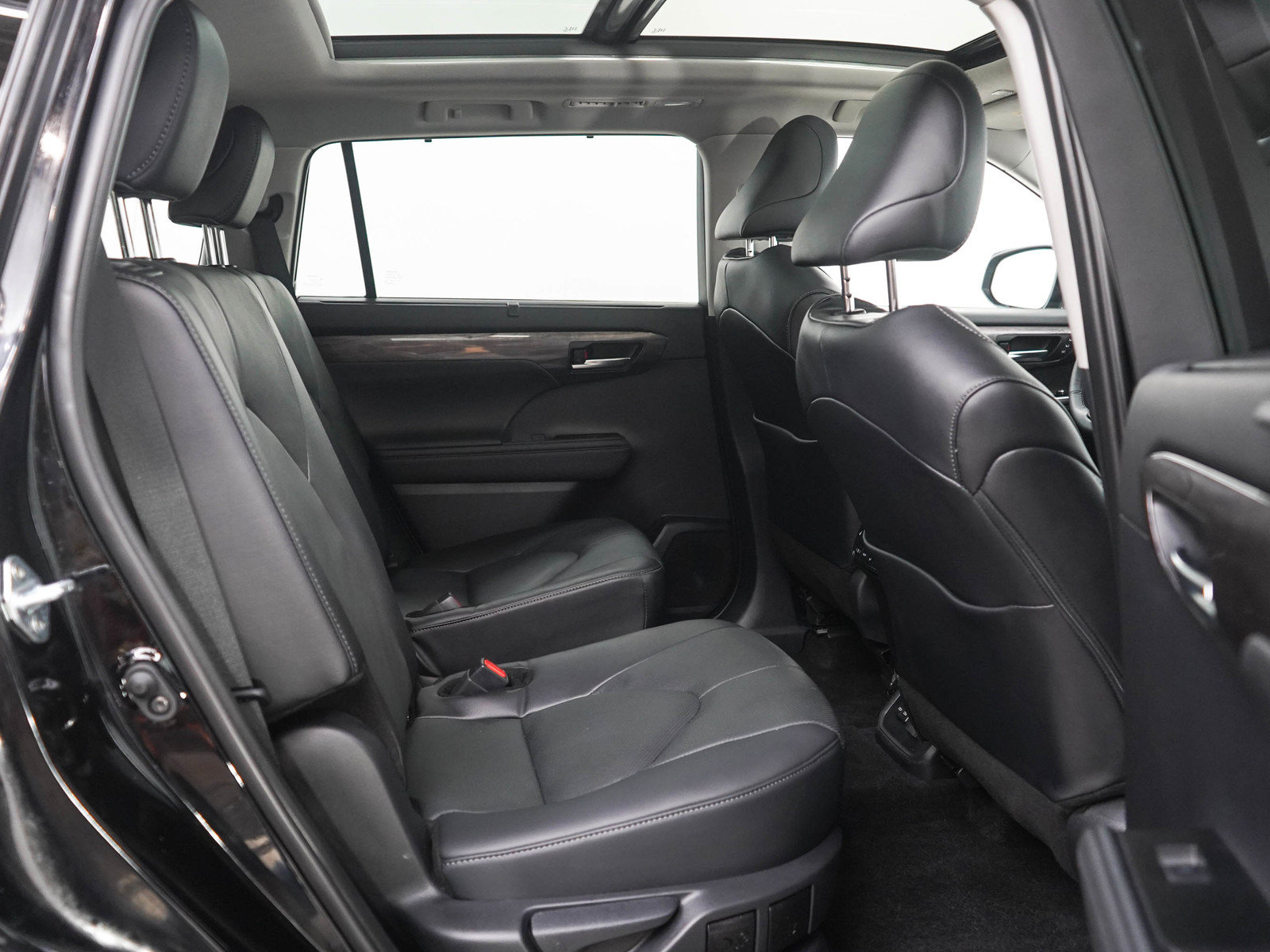 Used 2026 Toyota Highlander Platinum AWD/4WD image 11