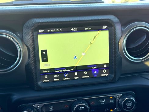 Used 2021 Jeep Wrangler Unlimited Sahara image 28