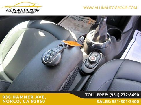 Used 2017 MINI Cooper 4-Door Hardtop image 25