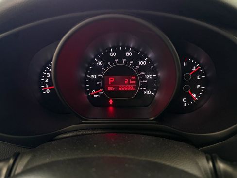 Used 2017 Kia Soul + FWD Hatchback 2.0L 4-Cyl image 4
