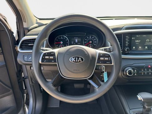 Used 2020 Kia Sorento LX FWD image 11