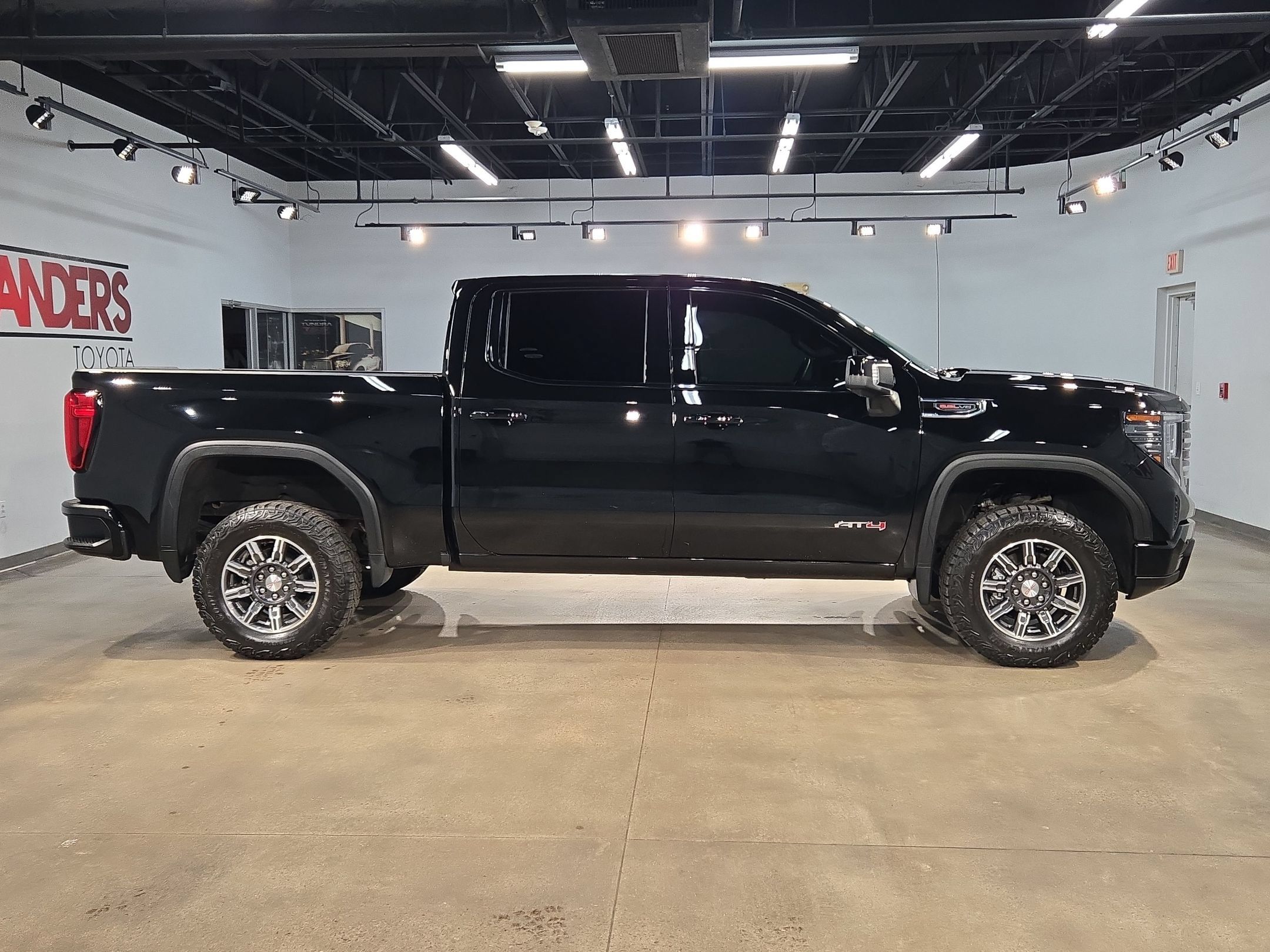 Used 2025 GMC Sierra 1500 AT4 AWD/4WD image 8