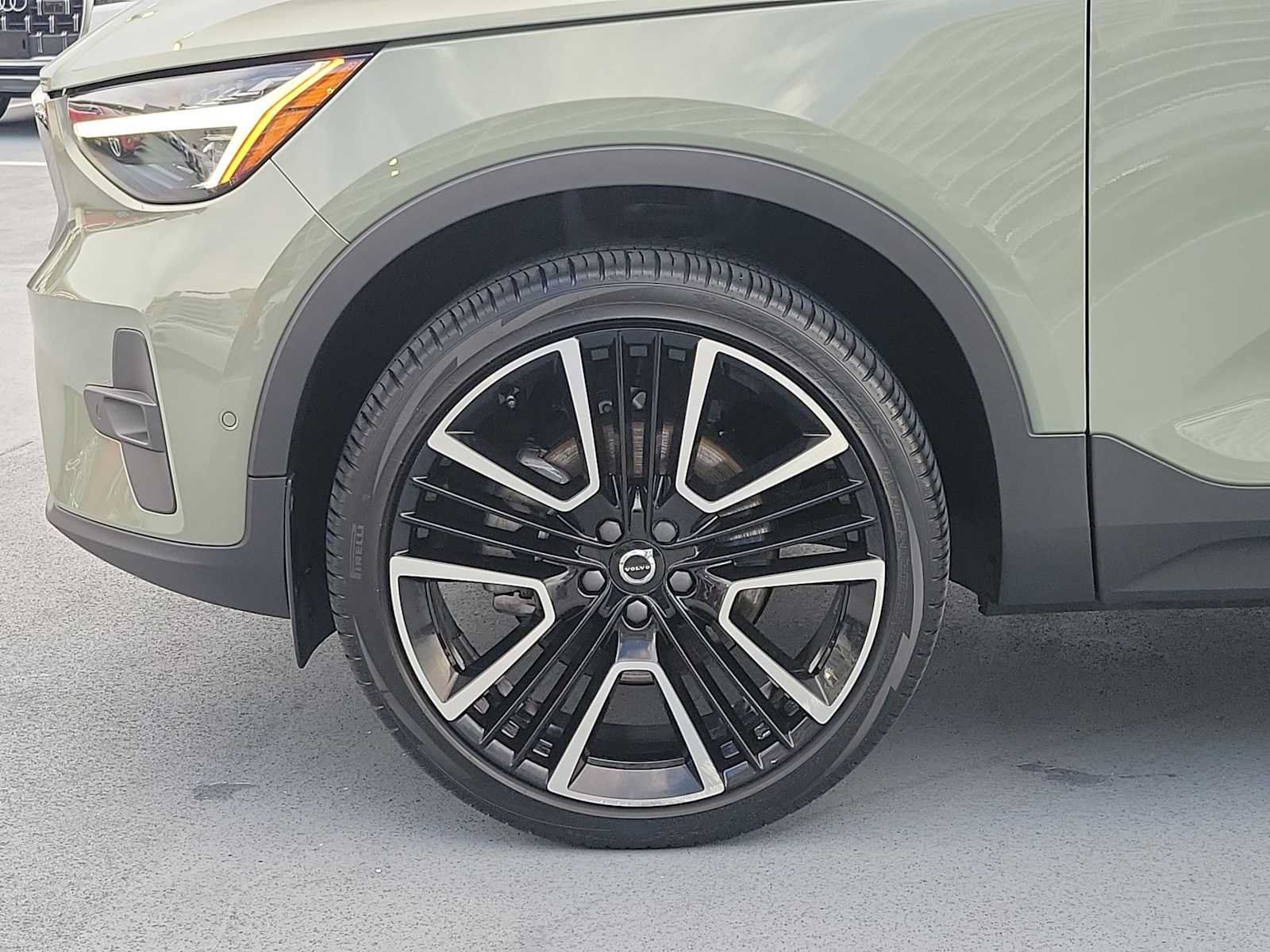 Used 2024 Volvo XC40 B5 Ultimate w/ Protection Package Premier AWD/4WD image 13