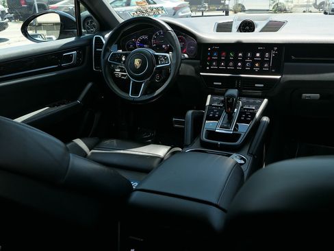 Used 2023 Porsche Cayenne Coupe AWD/4WD image 25