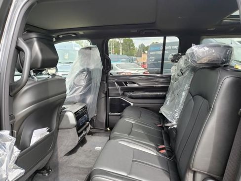 New 2023 Jeep Wagoneer Series III w/ Premium Group I image 7