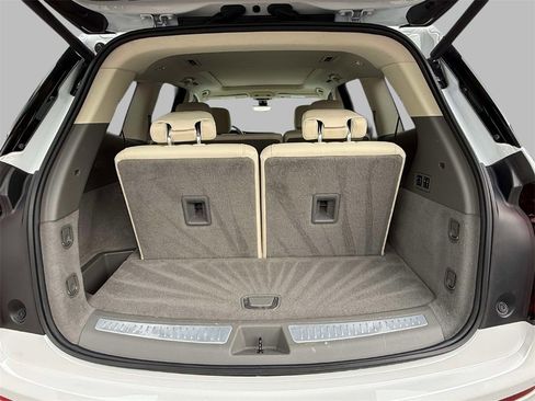 Used 2020 Cadillac XT6 Premium Luxury image 18