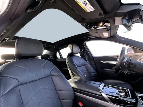 Used 2023 BMW 760i xDrive image 16