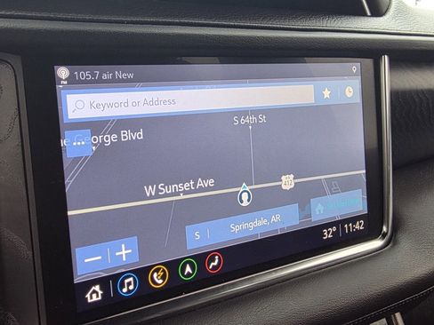 Used 2021 GMC Yukon XL Denali image 17