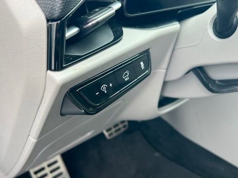 Certified 2024 Kia Niro Wave w/ Wave Preserve Package image 15