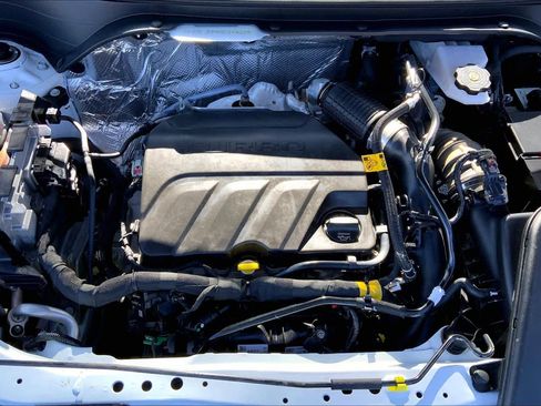 Used 2025 Chevrolet Trax RS w/ Sunroof Package image 33