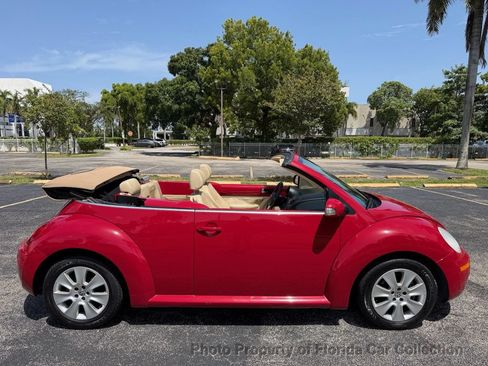 Used 2010 Volkswagen Beetle Convertible FWD image 14