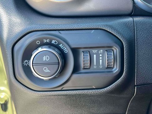 Used 2021 Jeep Gladiator Overland AWD/4WD image 18
