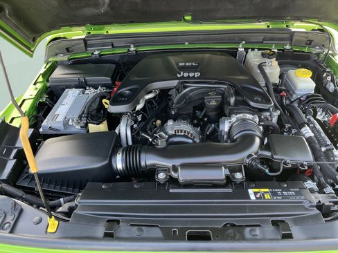 Used 2018 Jeep Wrangler Unlimited Rubicon AWD/4WD image 11