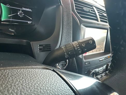 Used 2019 Ford Explorer XLT w/ Equipment Group 202A AWD/4WD image 28