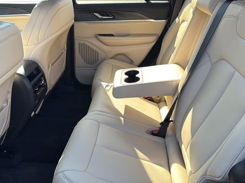 New 2025 Jeep Grand Cherokee Limited w/ Black Appearance Package image 27