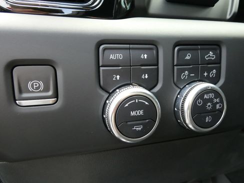 Certified 2022 GMC Sierra 1500 AT4 w/ AT4 Premium Package AWD/4WD image 28