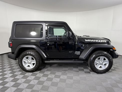 Used 2018 Jeep Wrangler Sport AWD/4WD image 2