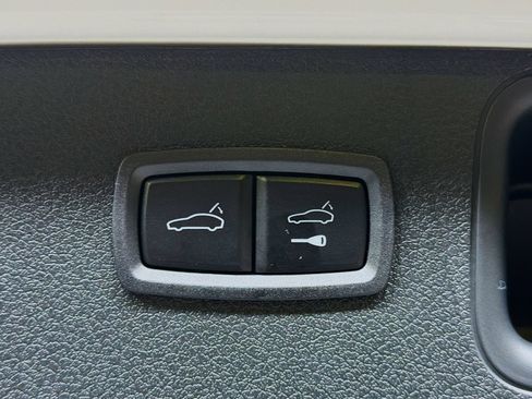 Used 2025 Porsche Macan image 14