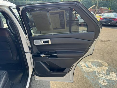 Used 2021 Ford Explorer Platinum w/ Equipment Group 601A AWD/4WD image 21