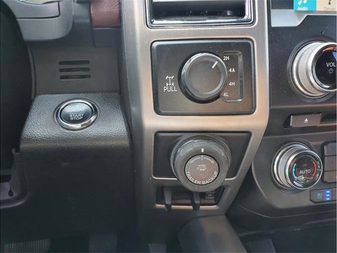 Used 2018 Ford F150 Platinum w/ Equipment Group 701A Luxury AWD/4WD image 32