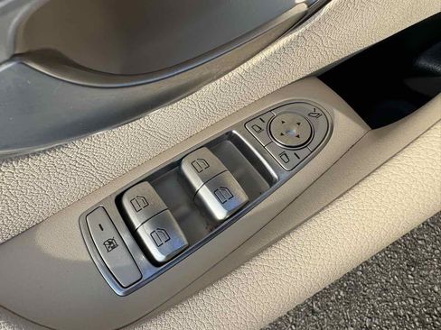 Used 2017 Mercedes-Benz E 300 4MATIC image 27