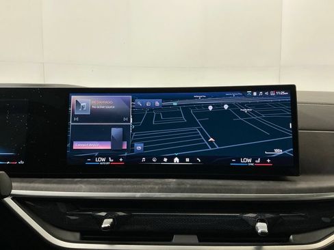 Used 2024 BMW X5 sDrive40i w/ M Sport Package RWD image 11
