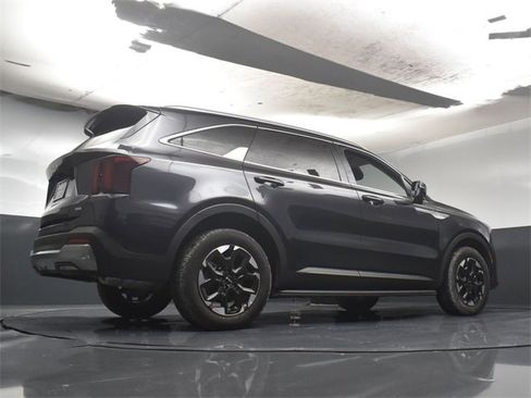 Certified 2025 Kia Sorento S w/ Panoramic Sunroof Package image 38