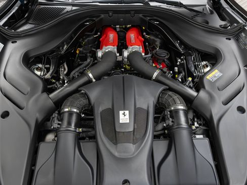 Certified 2025 Ferrari Roma Spider RWD image 39