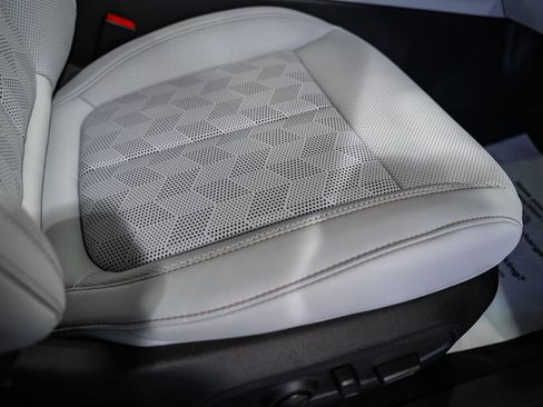 New 2026 Jeep Cherokee Overland image 37