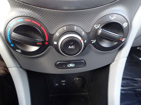 Used 2016 Hyundai Accent SE image 16