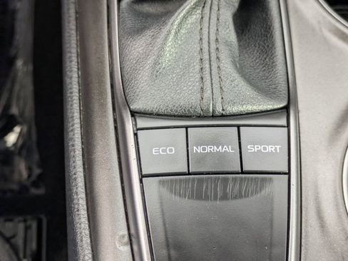 Used 2023 Toyota Camry SE image 15