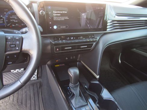 Used 2025 Toyota Camry XSE FWD image 16